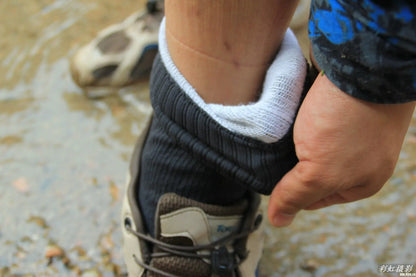 Waterproof Outdoor Sports Socks – Quick Dry Breathable Hiking Crew Socks