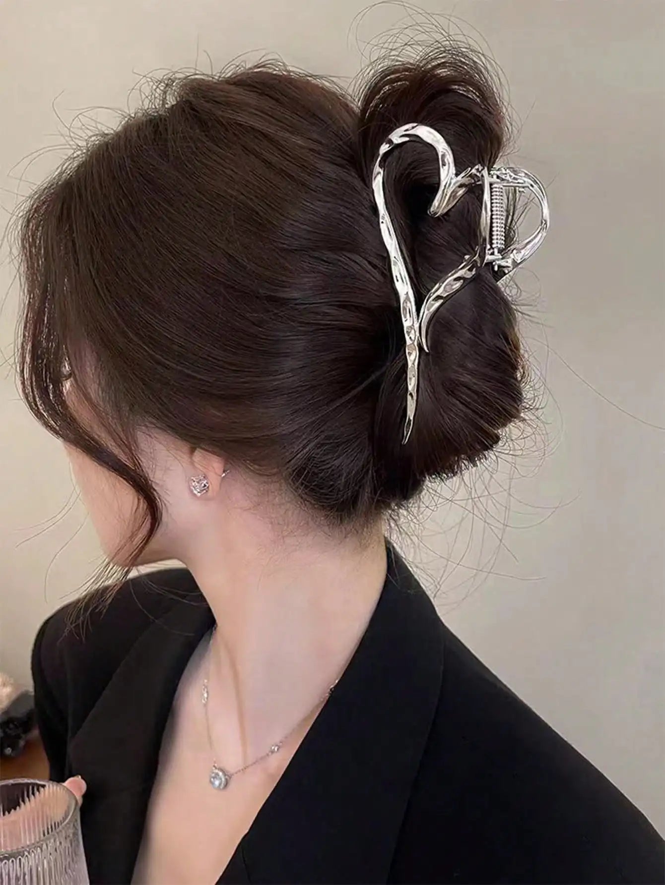 Silver Heart Hair Claw Clip – Minimalist Metal Heart Jaw Clip for Women Trendy Hair Accessory