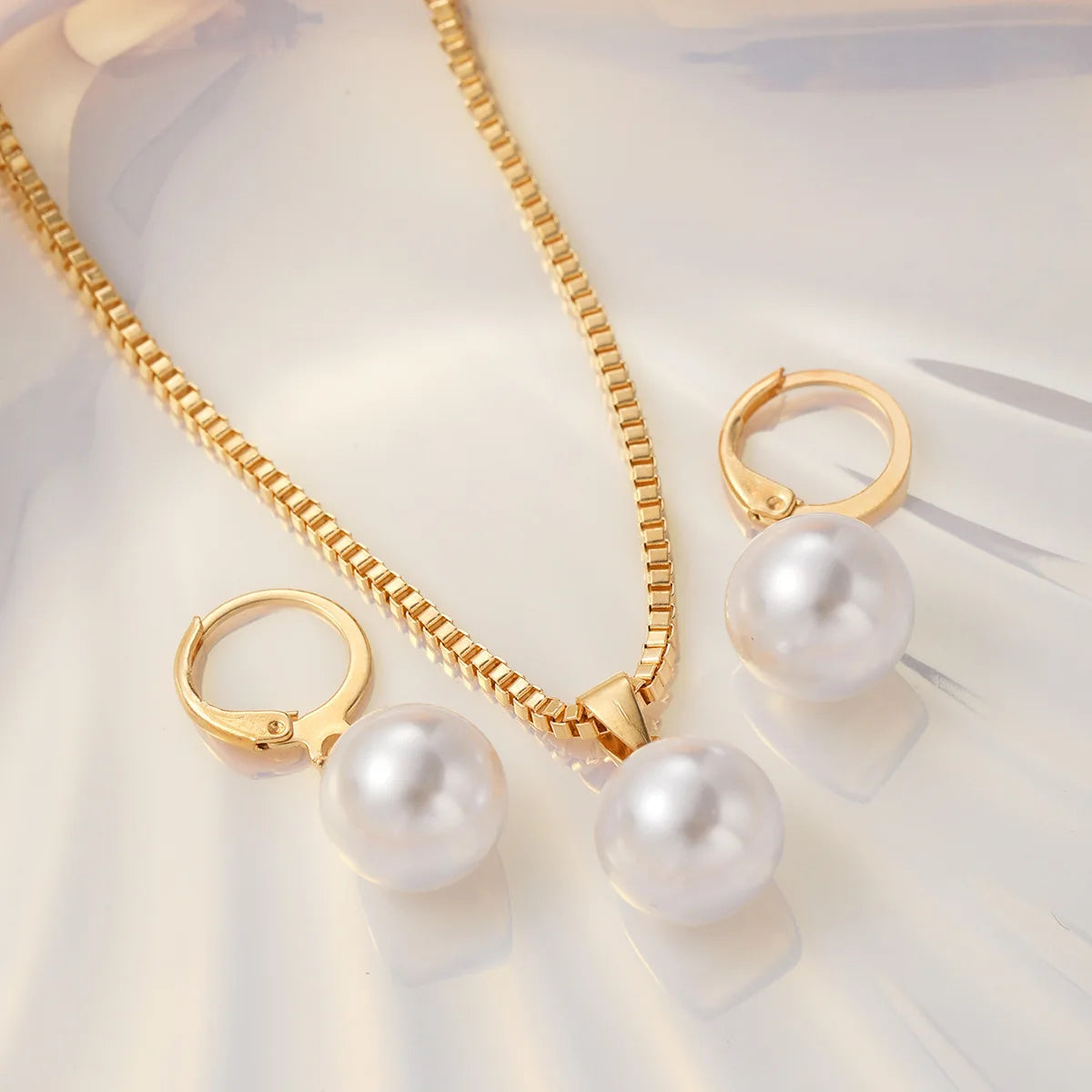 Pearl Necklace & Earrings Set – Elegant Gold Pearl Jewelry Set for Women