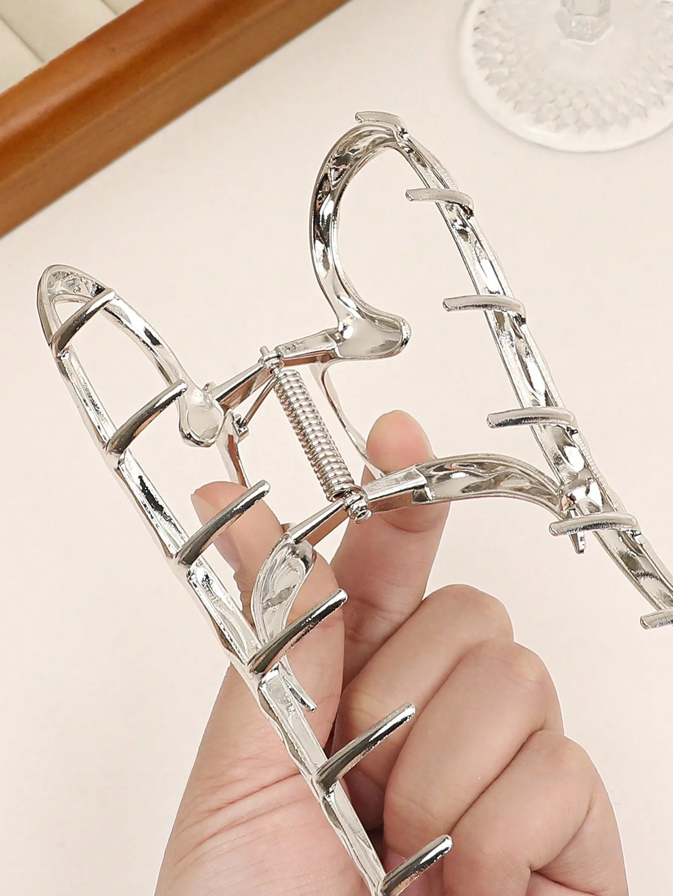 Silver Heart Hair Claw Clip – Minimalist Metal Heart Jaw Clip for Women Trendy Hair Accessory