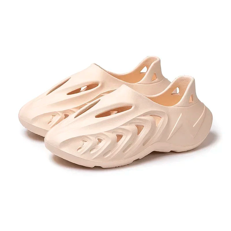 New EVA Men Sandals Couple Soft Hollow Garden Shoes Women Designer Hole Slipper Sneakers Beach Water Shoes Slip on Foam Runner
