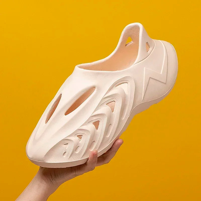 New EVA Men Sandals Couple Soft Hollow Garden Shoes Women Designer Hole Slipper Sneakers Beach Water Shoes Slip on Foam Runner