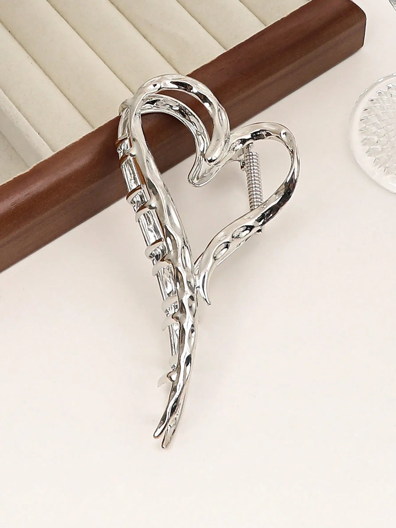 Silver Heart Hair Claw Clip – Minimalist Metal Heart Jaw Clip for Women Trendy Hair Accessory