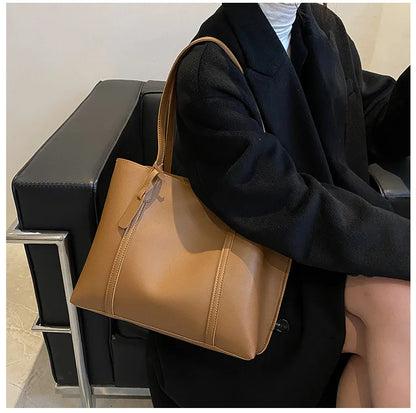 Minimalist Leather Tote Bag – Large Capacity Shoulder Handbag for Women